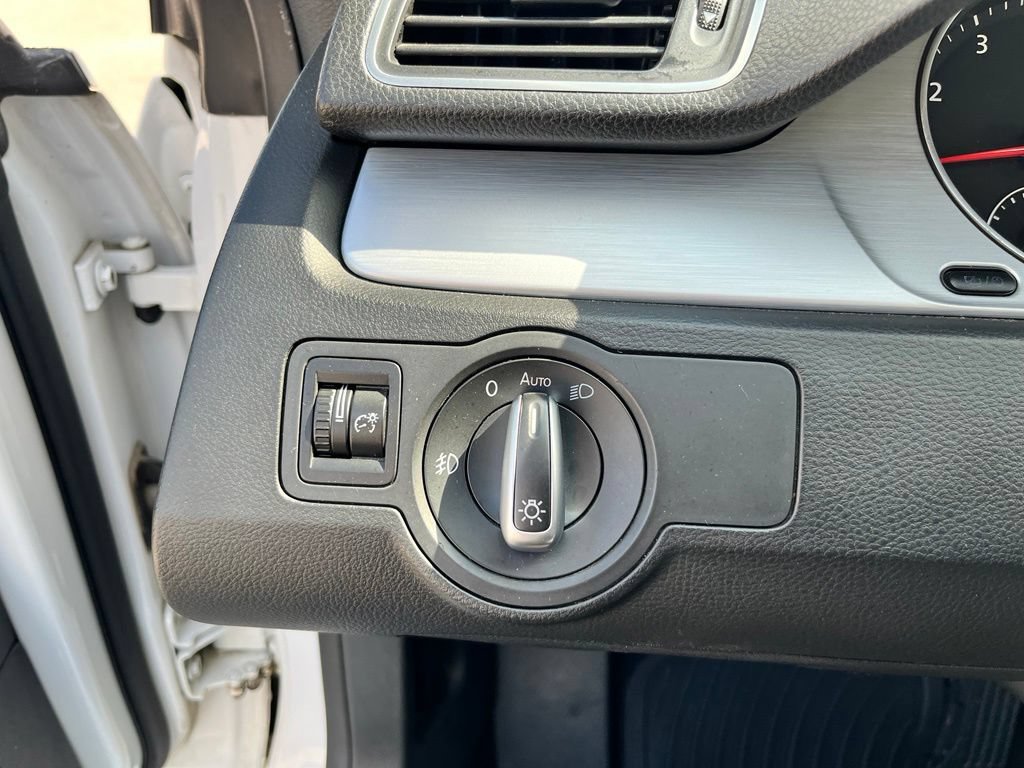 Used 2014 Volkswagen CC R-Line FWD image 15
