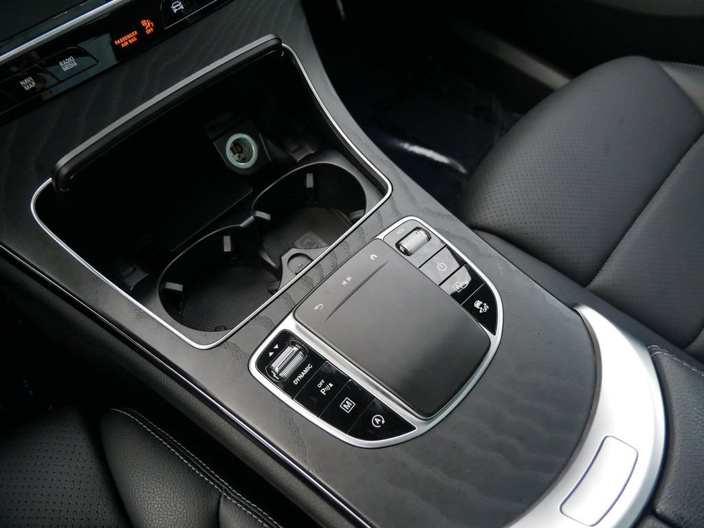 Used 2021 Mercedes-Benz GLC 300 4MATIC image 25