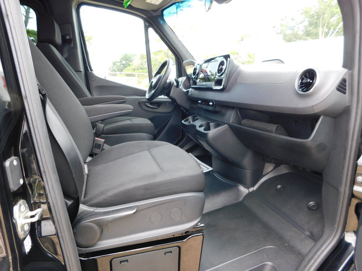 Used 2025 Mercedes-Benz Sprinter 2500 image 21