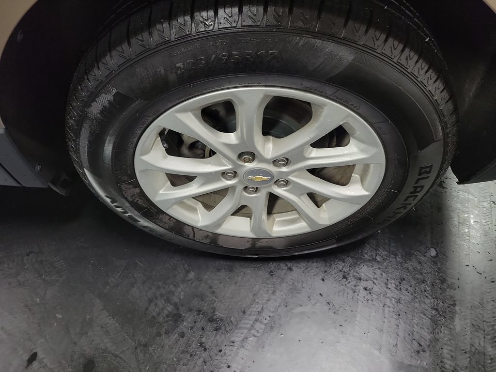 Used 2018 Chevrolet Equinox LS FWD image 13