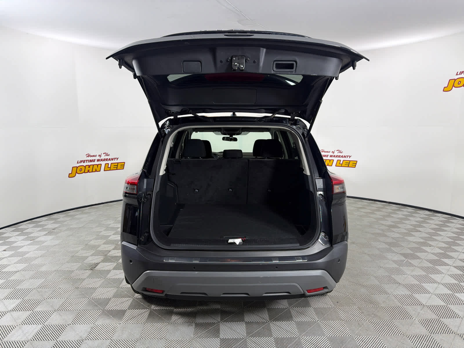 Used 2023 Nissan Rogue SV image 5