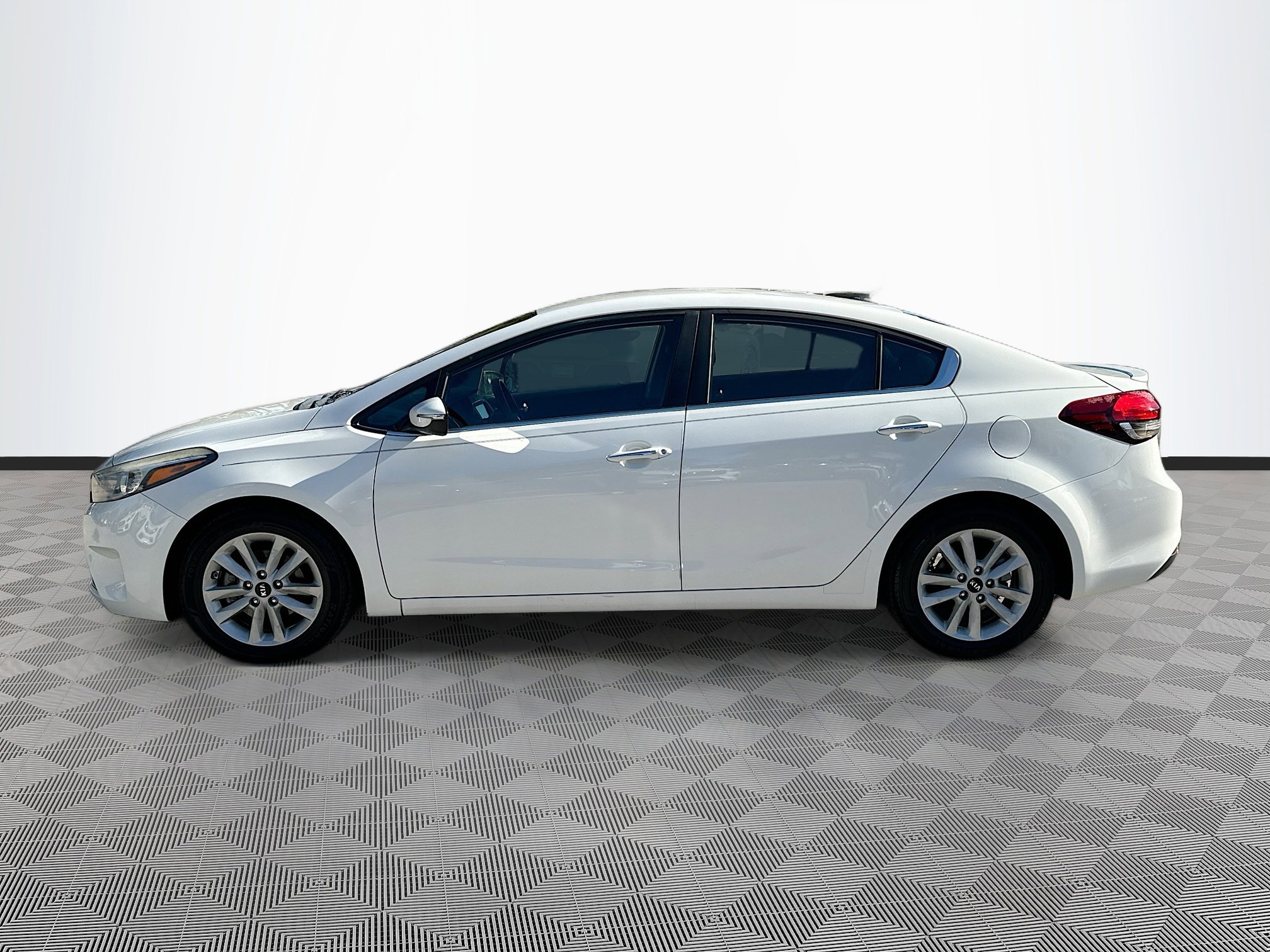Used 2017 Kia Forte S w/ S Technology Package image 4