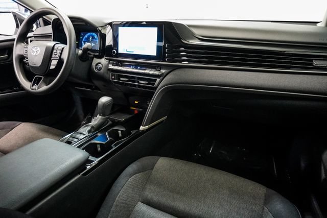 Used 2025 Toyota Camry LE FWD image 9