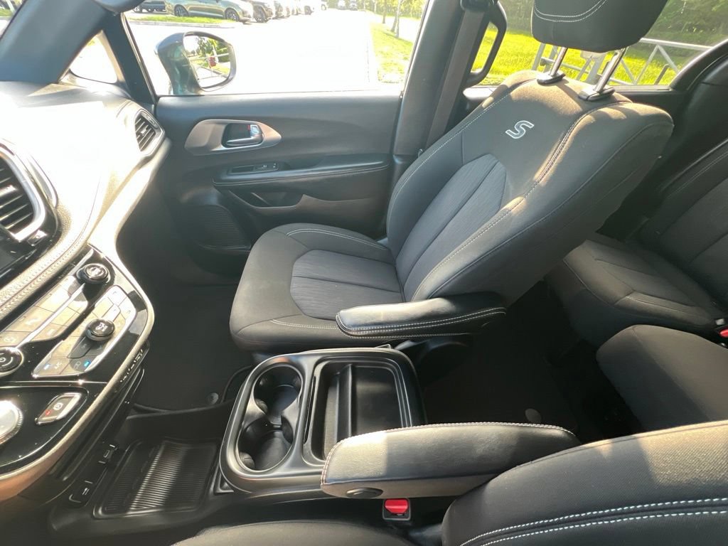 Used 2021 Chrysler Pacifica Touring w/ S Appearance Package FWD image 48