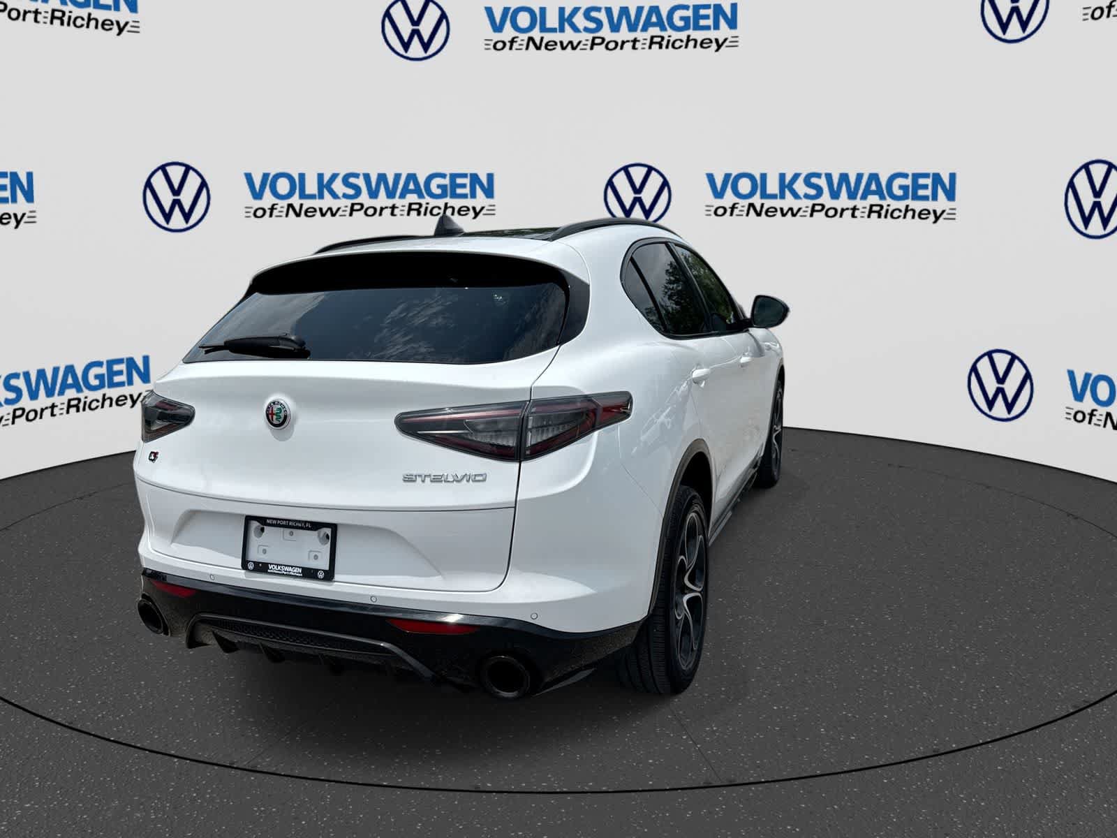 Used 2024 Alfa Romeo Stelvio Veloce AWD/4WD image 14