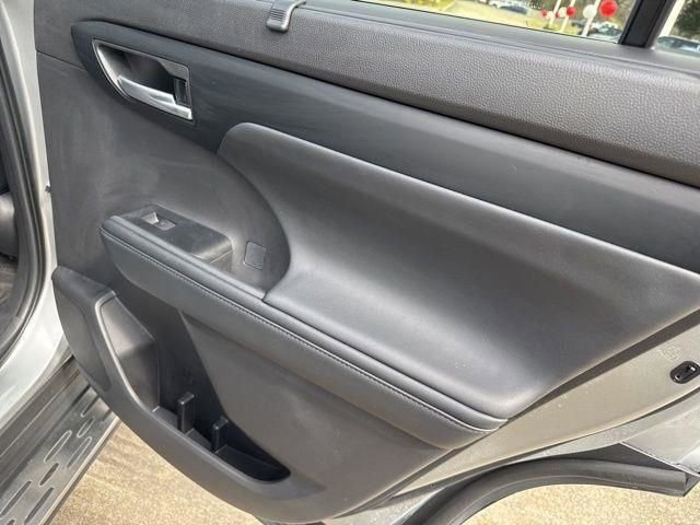 Used 2025 Toyota Highlander XLE image 32