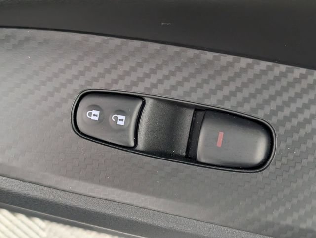 Used 2025 Nissan Altima 2.5 SV FWD image 32