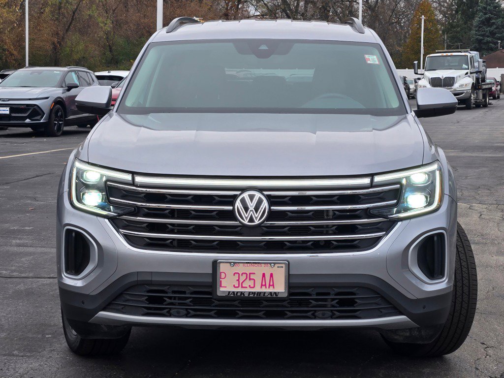 Used 2025 Volkswagen Atlas SE image 3