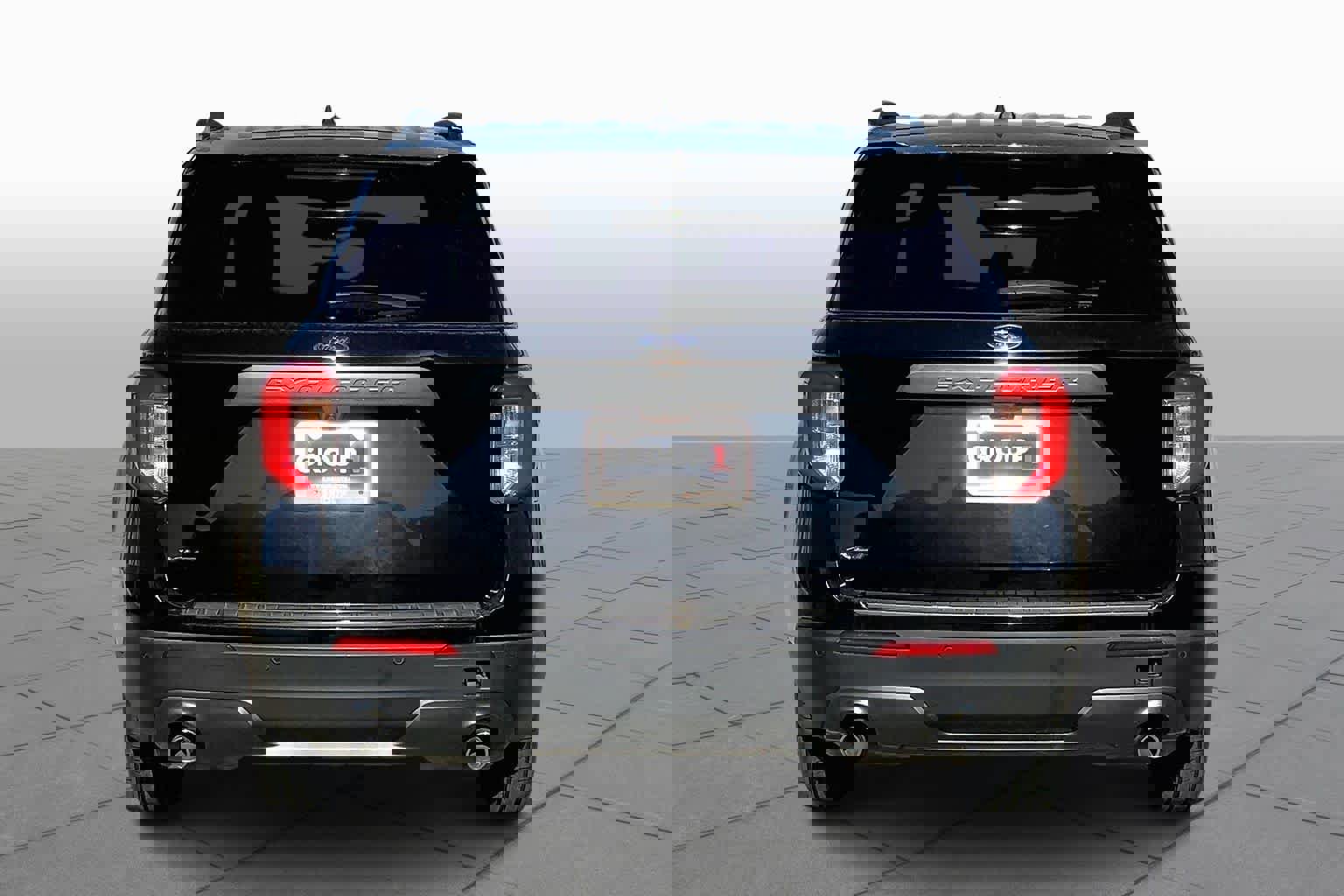 Used 2021 Ford Explorer XLT w/ Equipment Group 202A image 5