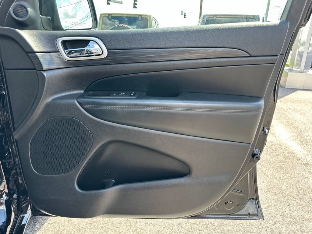 Used 2021 Jeep Grand Cherokee Laredo X RWD image 19