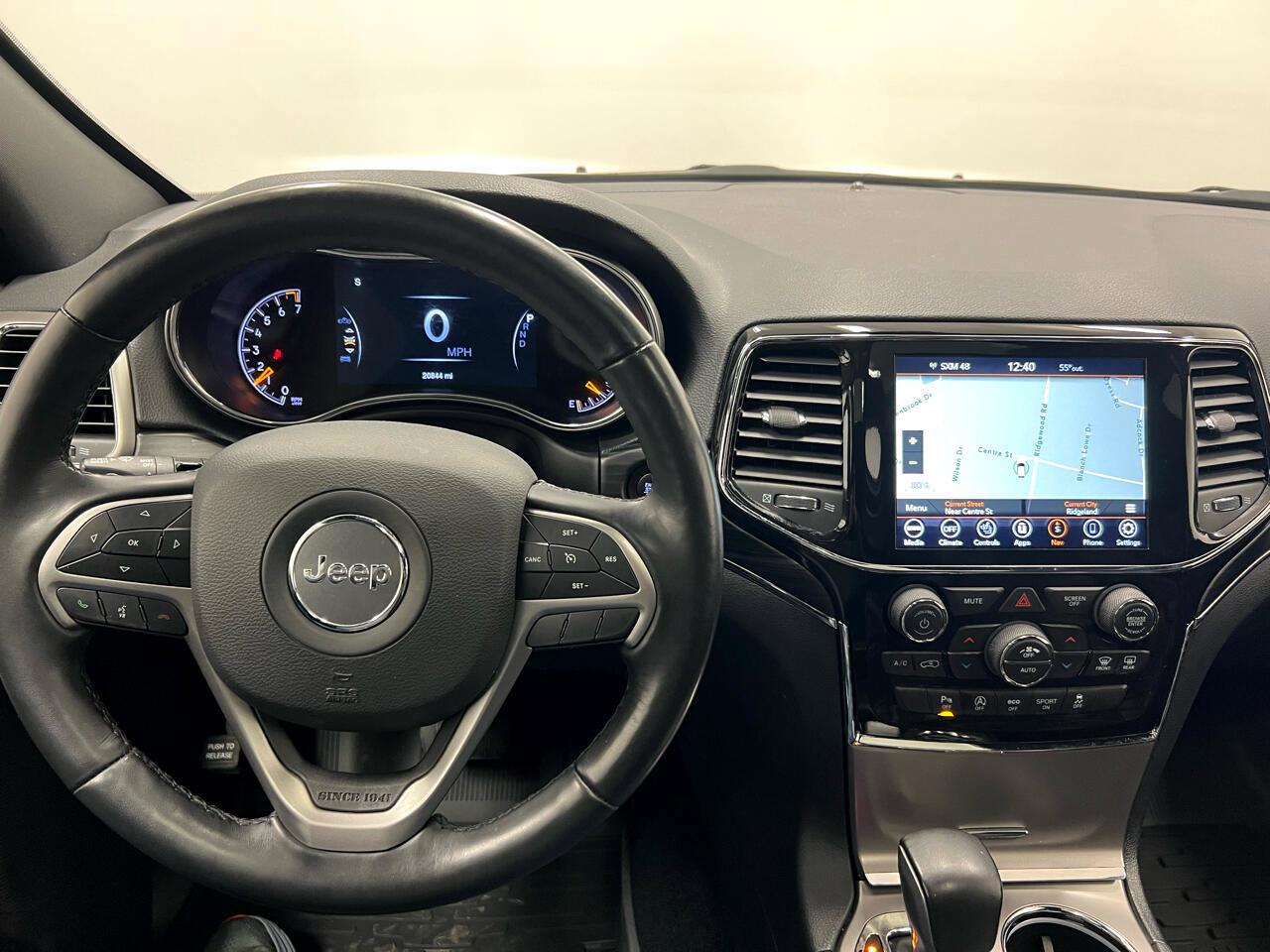 Used 2022 Jeep Grand Cherokee Limited image 19