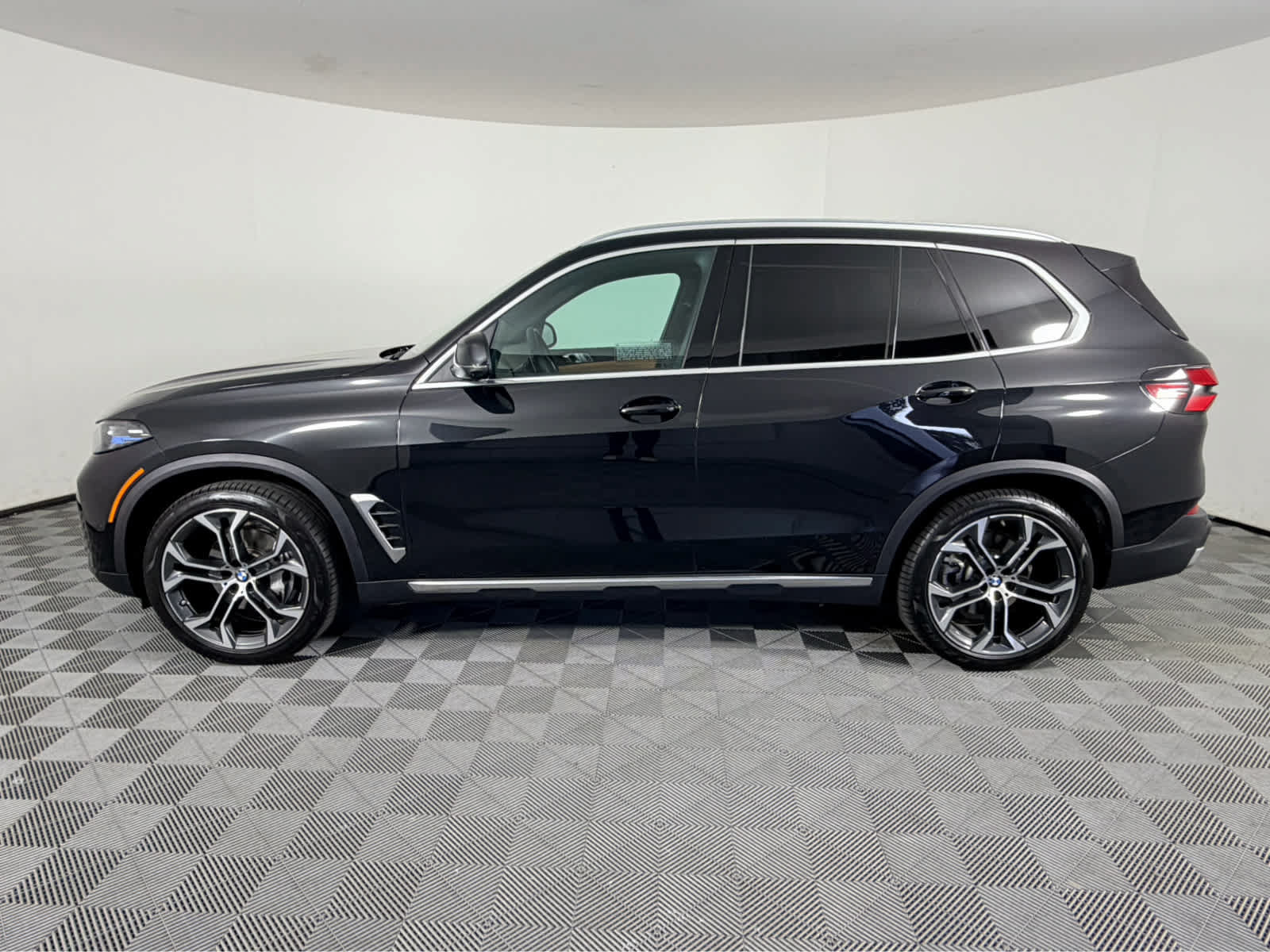 Used 2026 BMW X5 xDrive40i AWD/4WD image 6