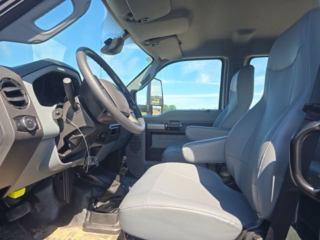 Used 2027 Ford F750 2WD Crew Cab Super Duty image 4