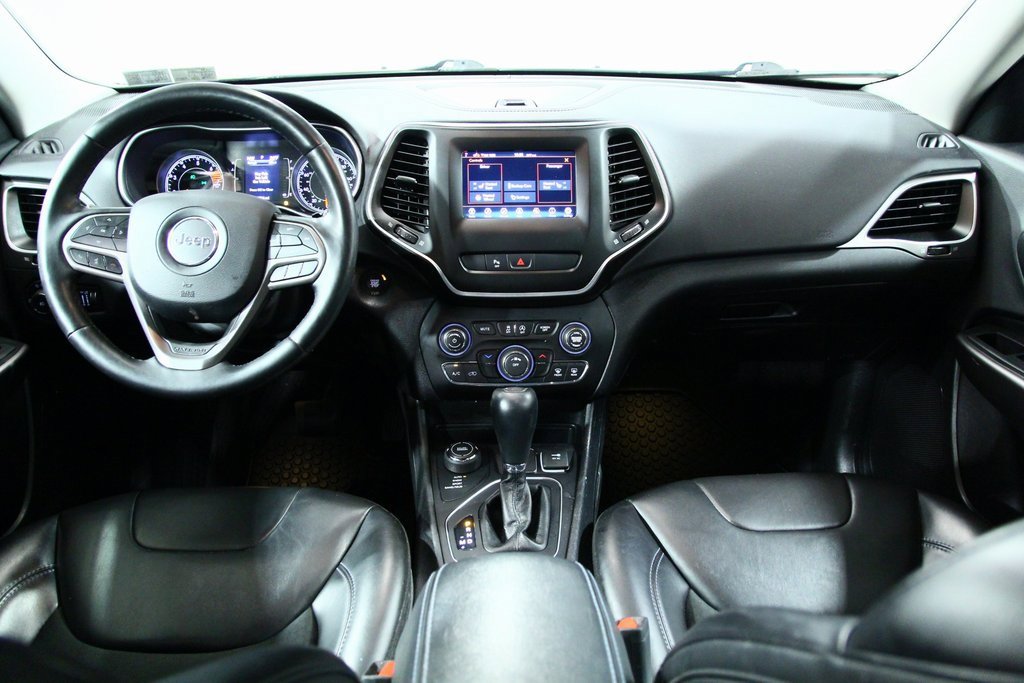 Used 2019 Jeep Cherokee Latitude Plus w/ Cold Weather Group image 4