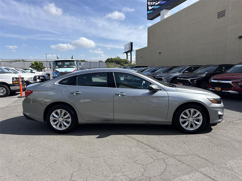 Used 2025 Chevrolet Malibu LT FWD image 2