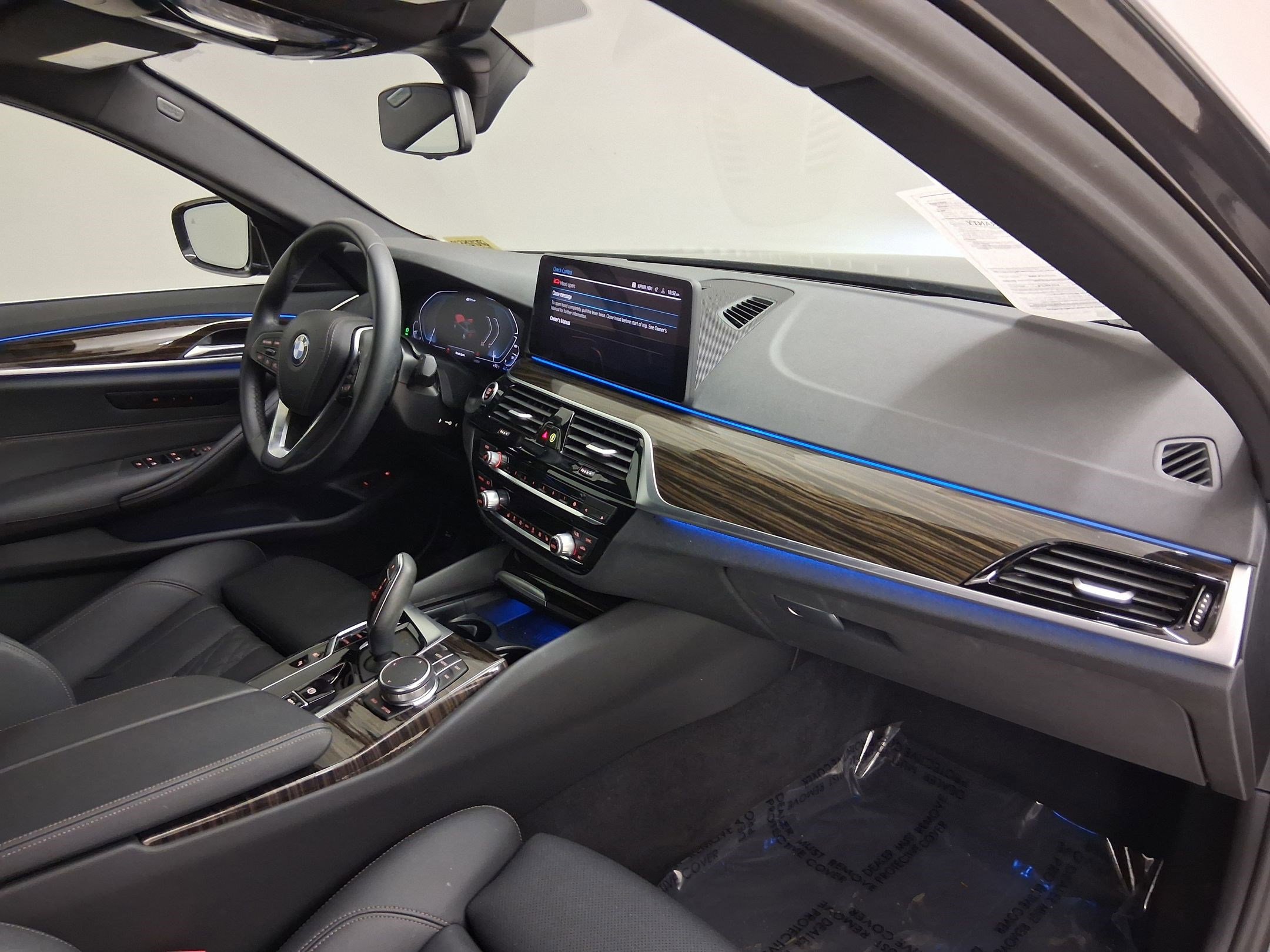 Used 2023 BMW 530e w/ Convenience Package RWD image 38