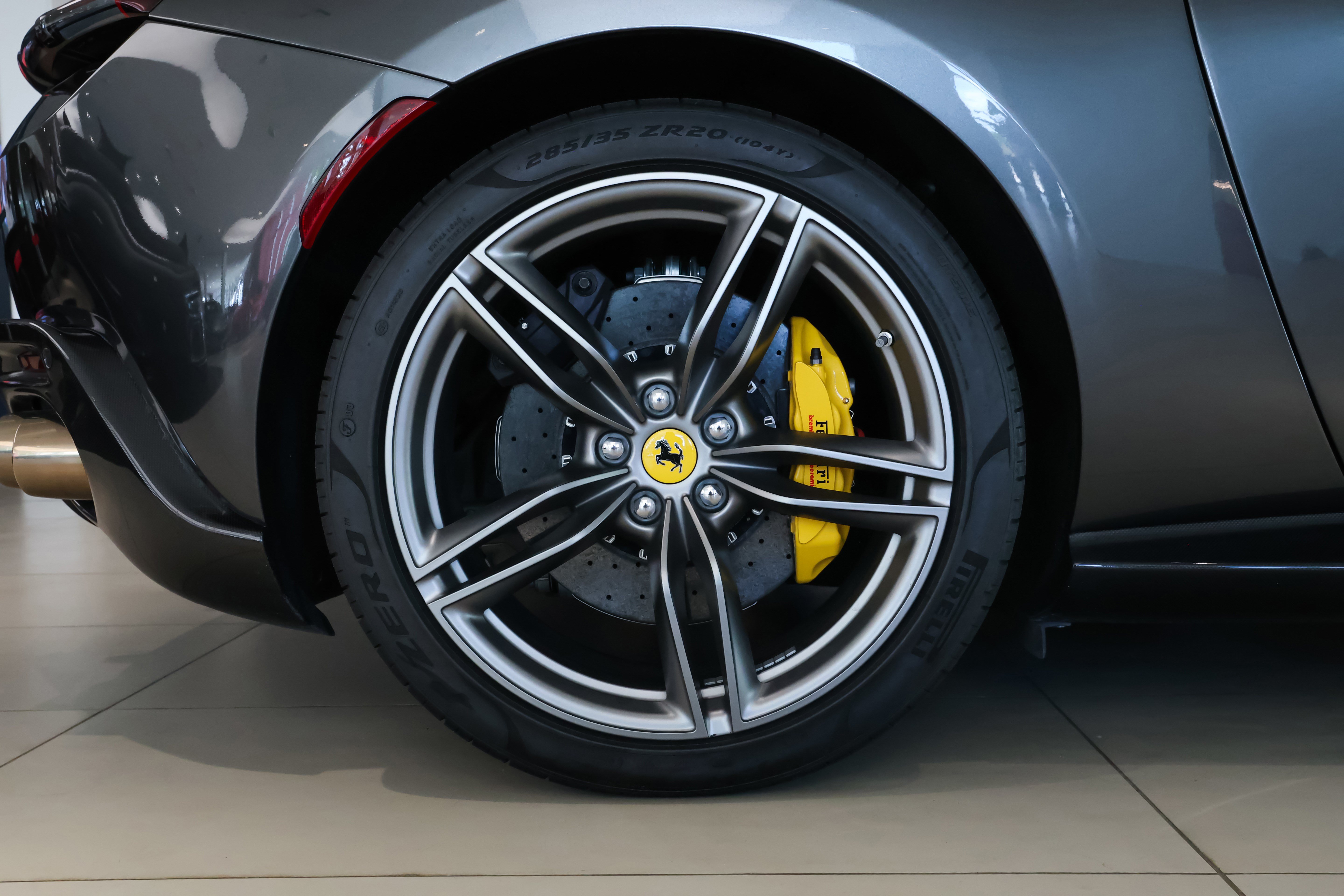 Used 2025 Ferrari Roma Spider RWD image 37