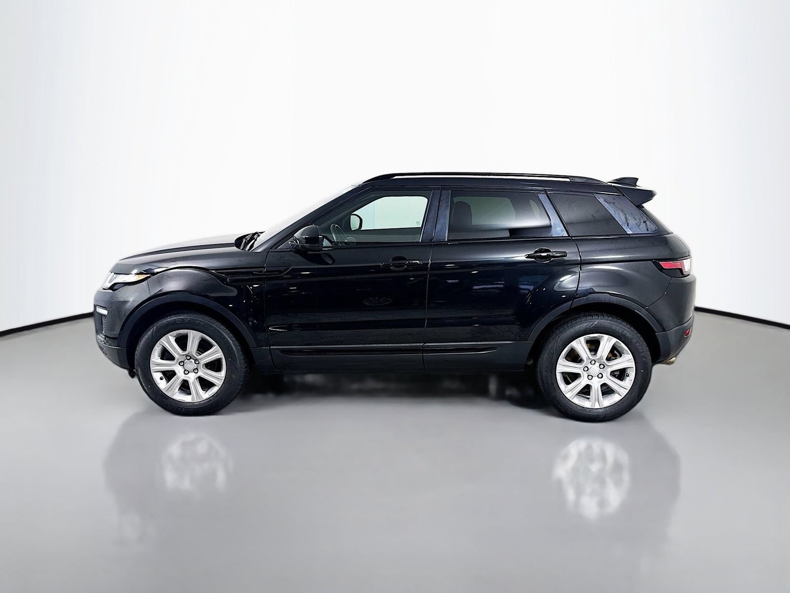 Used 2017 Land Rover Range Rover Evoque SE Premium AWD/4WD image 4