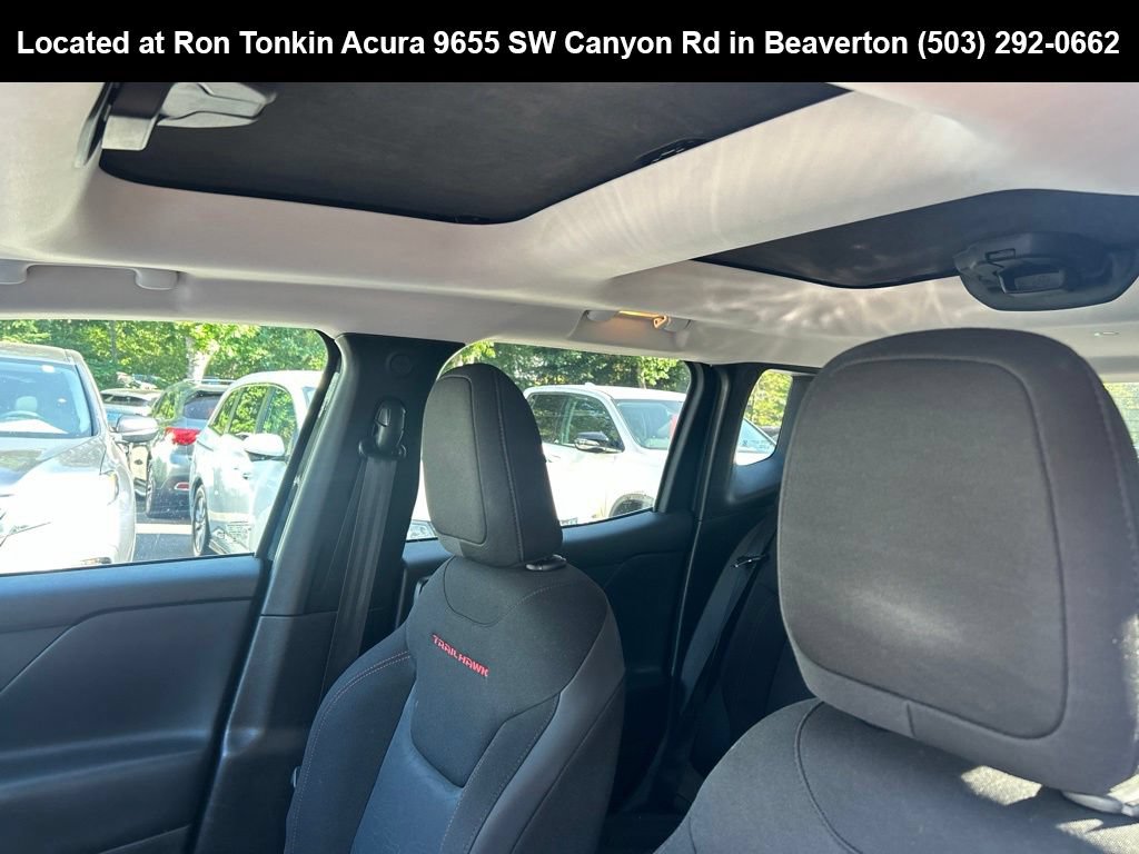 Used 2016 Jeep Renegade Trailhawk AWD/4WD image 9