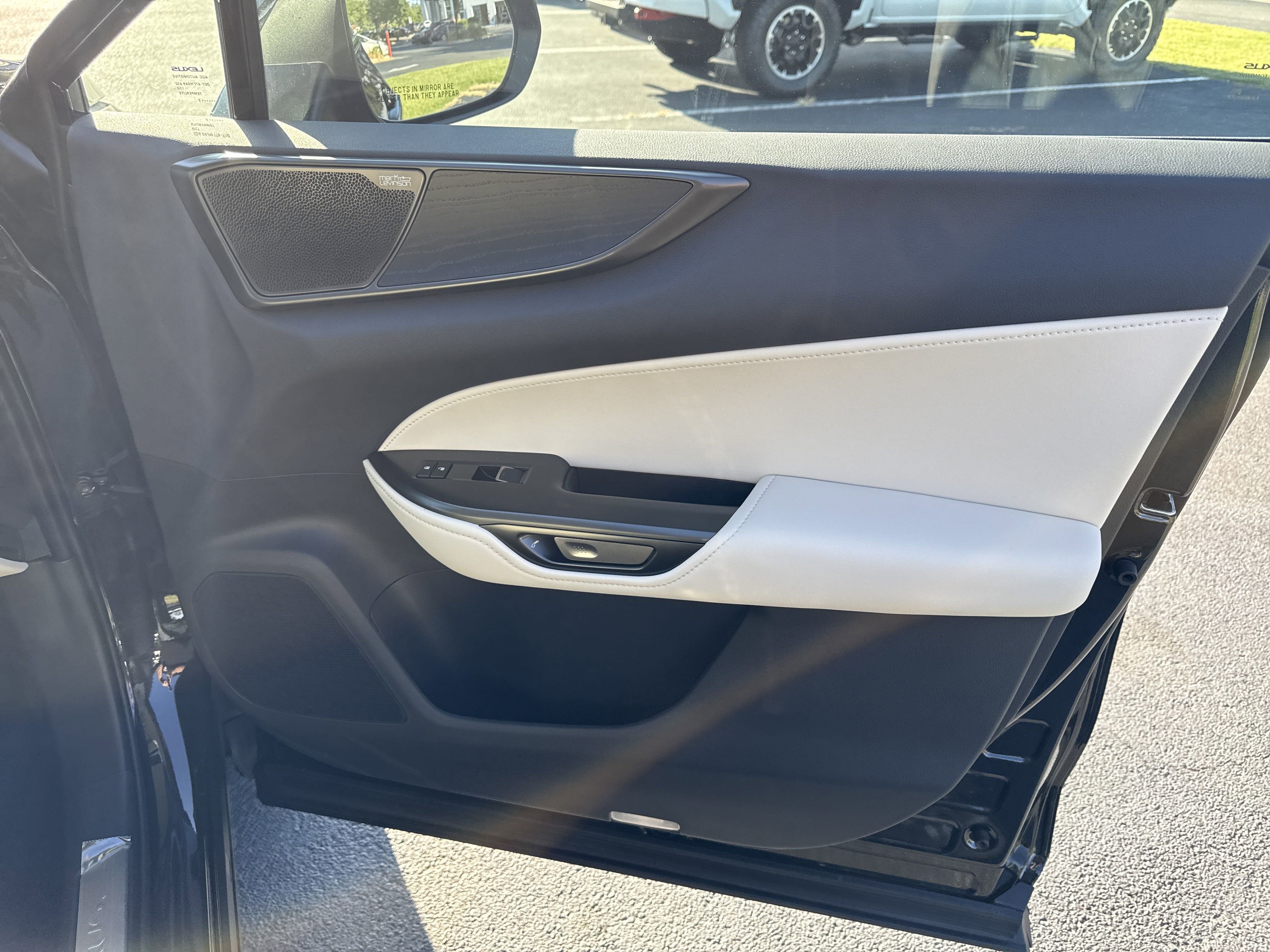 Used 2025 Lexus NX 300h AWD w/ Luxury Package image 39