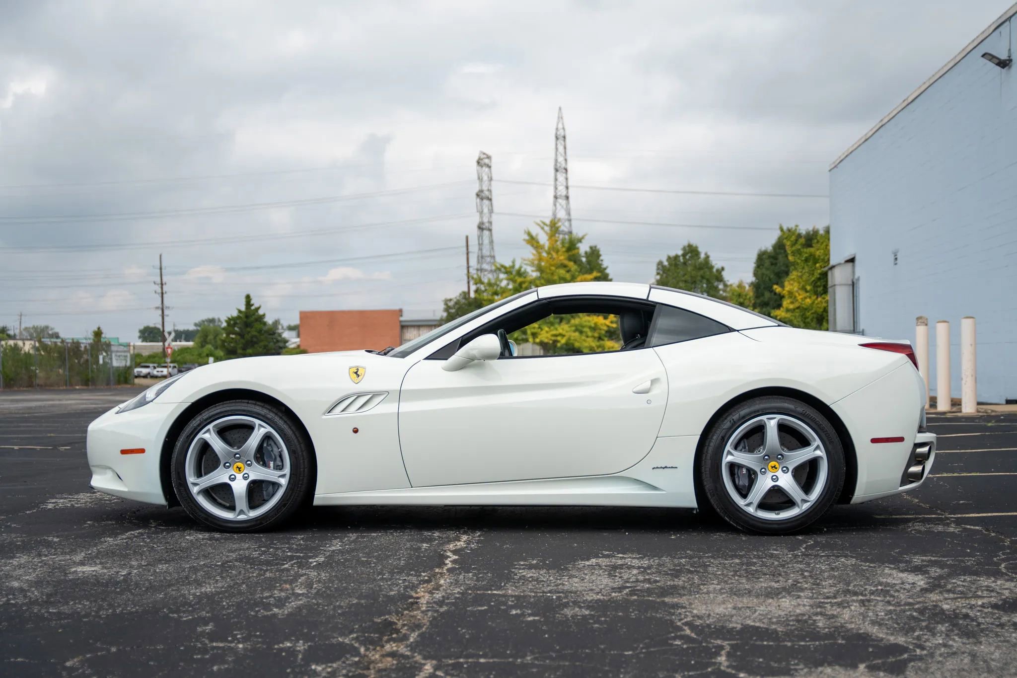 Used 2014 Ferrari California image 27