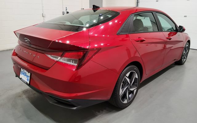 Used 2023 Hyundai Elantra SEL w/ Convenience Package FWD image 8