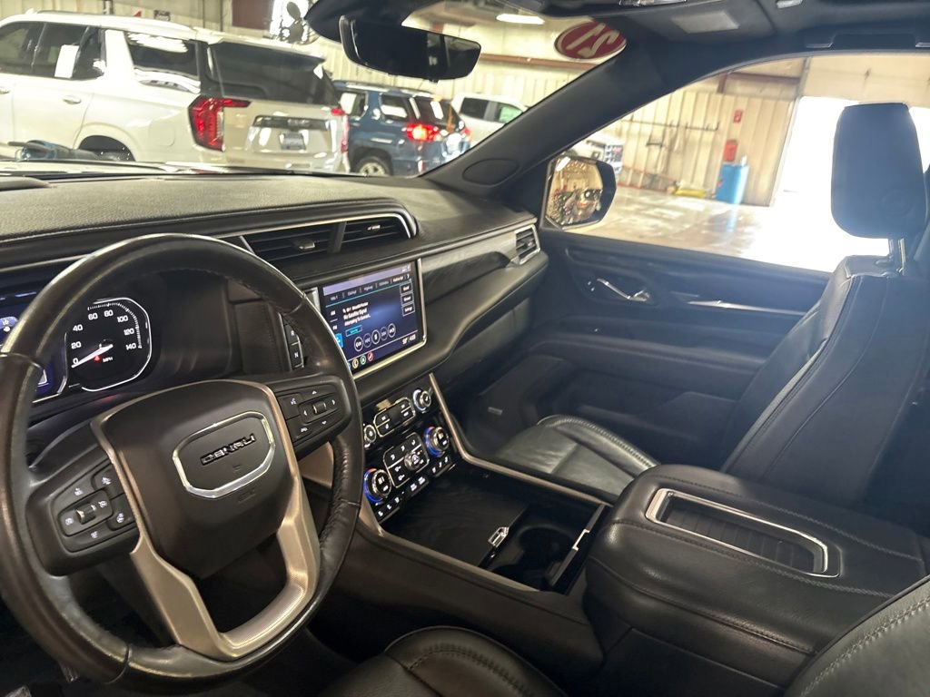 Used 2021 GMC Yukon Denali w/ Denali Premium Package image 18