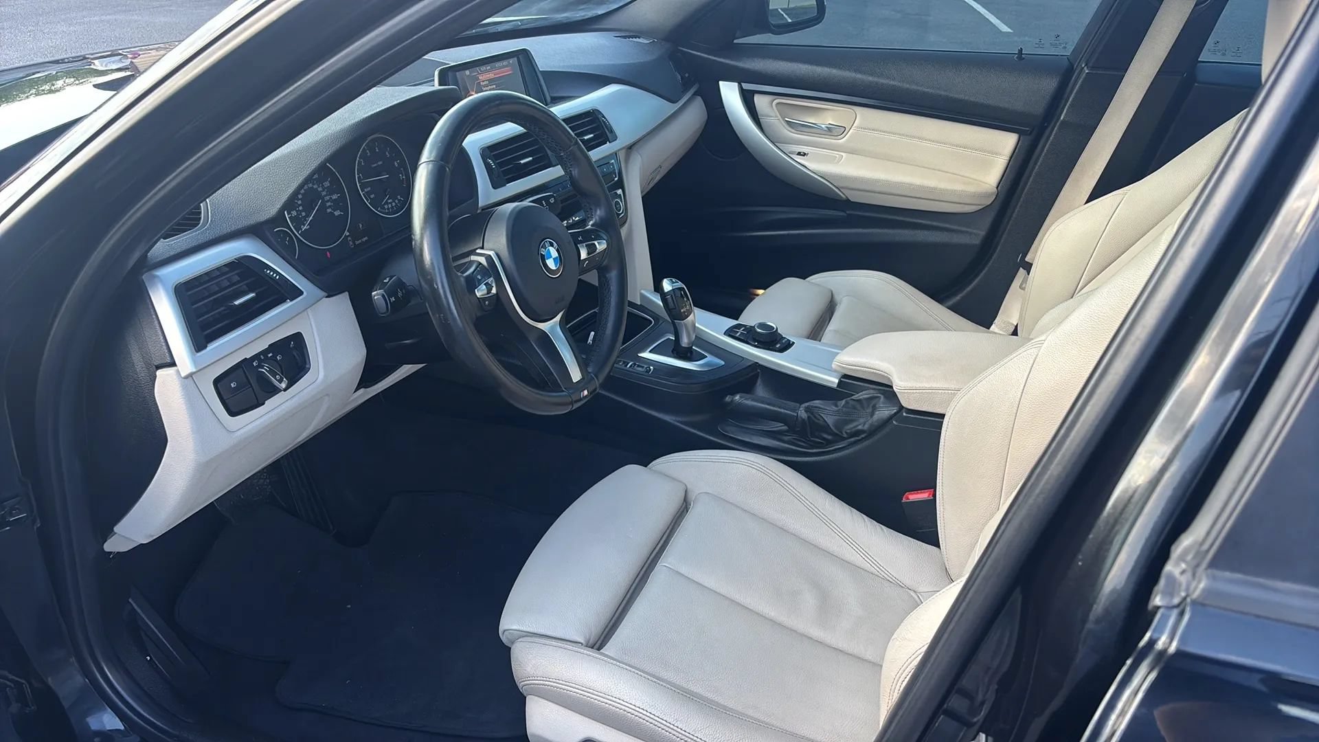 Used 2017 BMW 320i xDrive Sedan AWD/4WD image 4