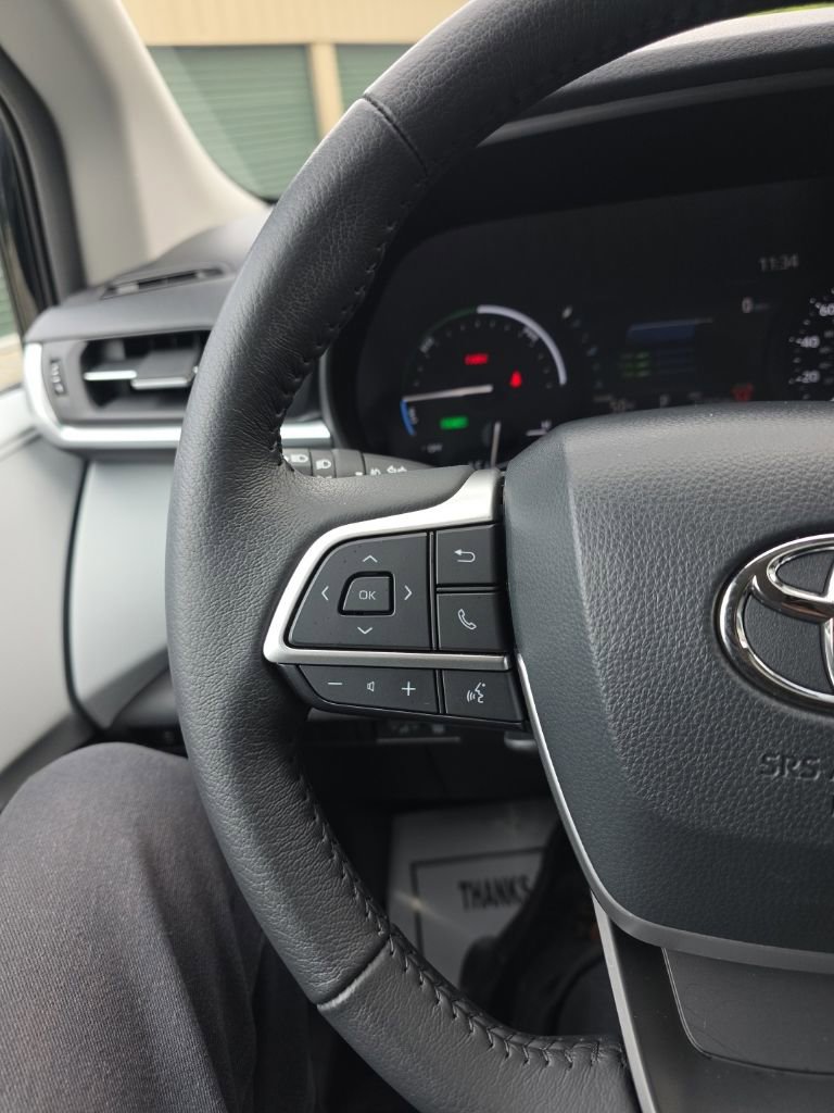 Used 2025 Toyota Sienna XLE AWD/4WD image 24