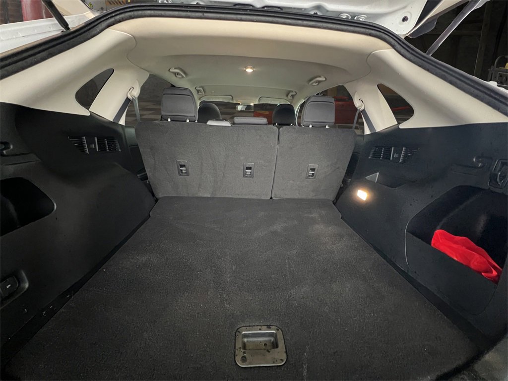 Used 2019 Ford Edge SE w/ SE Fleet Driver's Package image 26