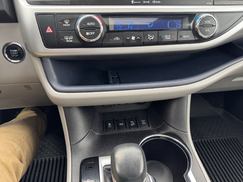 Used 2019 Toyota Highlander XLE w/ Protection Package #3 AWD/4WD image 17