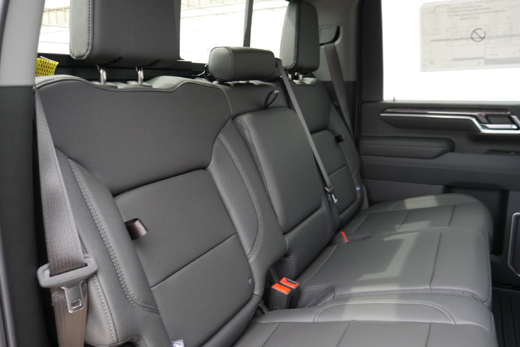 New 2026 Chevrolet Silverado 2500 LTZ w/ LTZ Premium Package AWD/4WD image 30