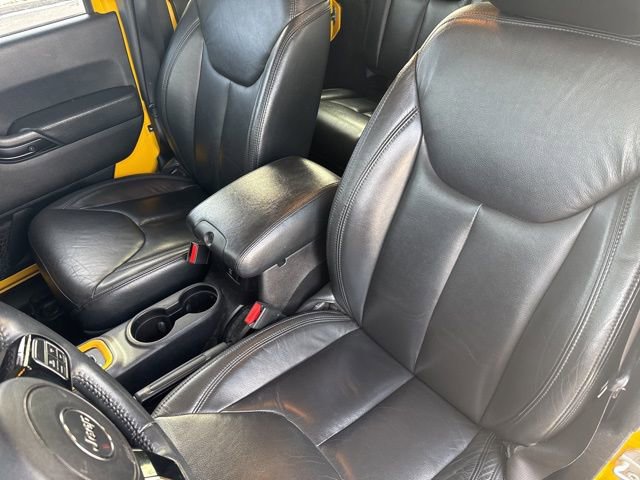 Used 2015 Jeep Wrangler Unlimited Sahara image 14