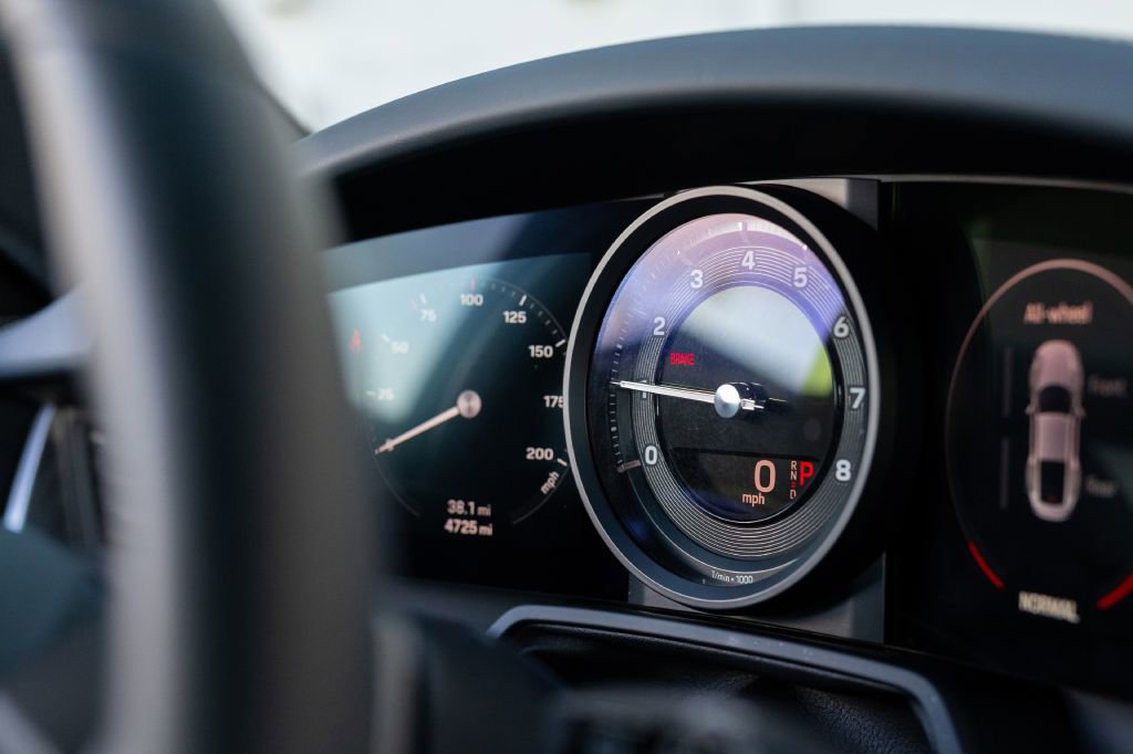 Used 2024 Porsche 911 Carrera 4S w/ Sport Package image 32