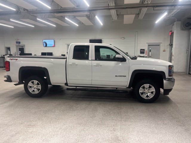 Used 2017 Chevrolet Silverado 1500 LT w/ All Star Edition AWD/4WD image 4