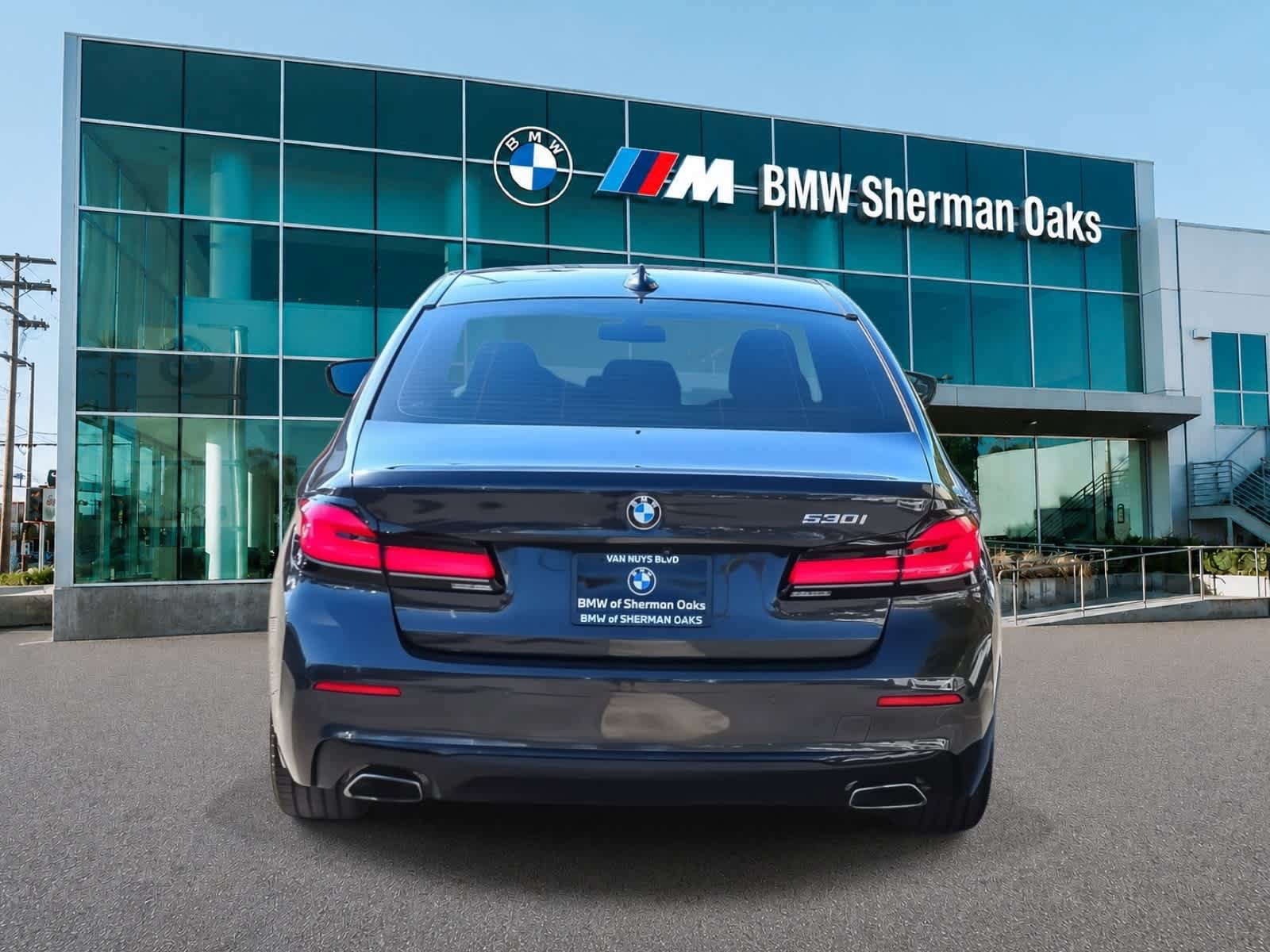 Used 2023 BMW 530i w/ Premium Package RWD image 5