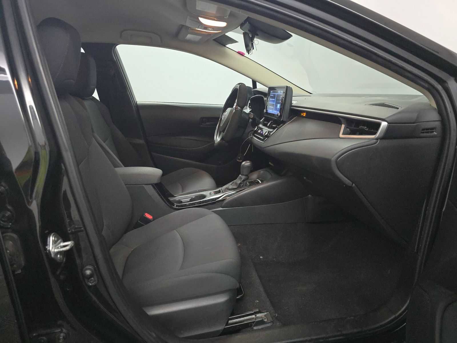 Used 2022 Toyota Corolla LE FWD image 4