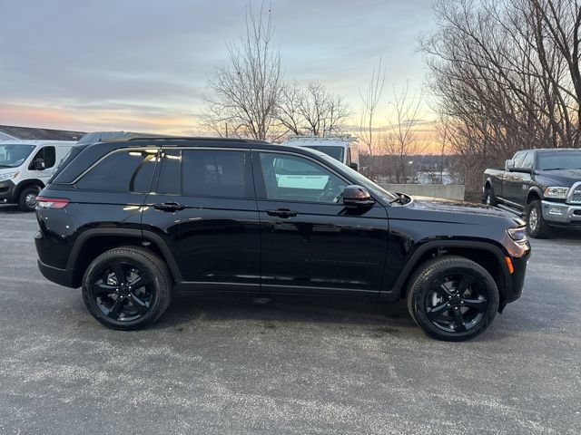 New 2026 Jeep Grand Cherokee Limited w/ Limited Altitude Package AWD/4WD image 12