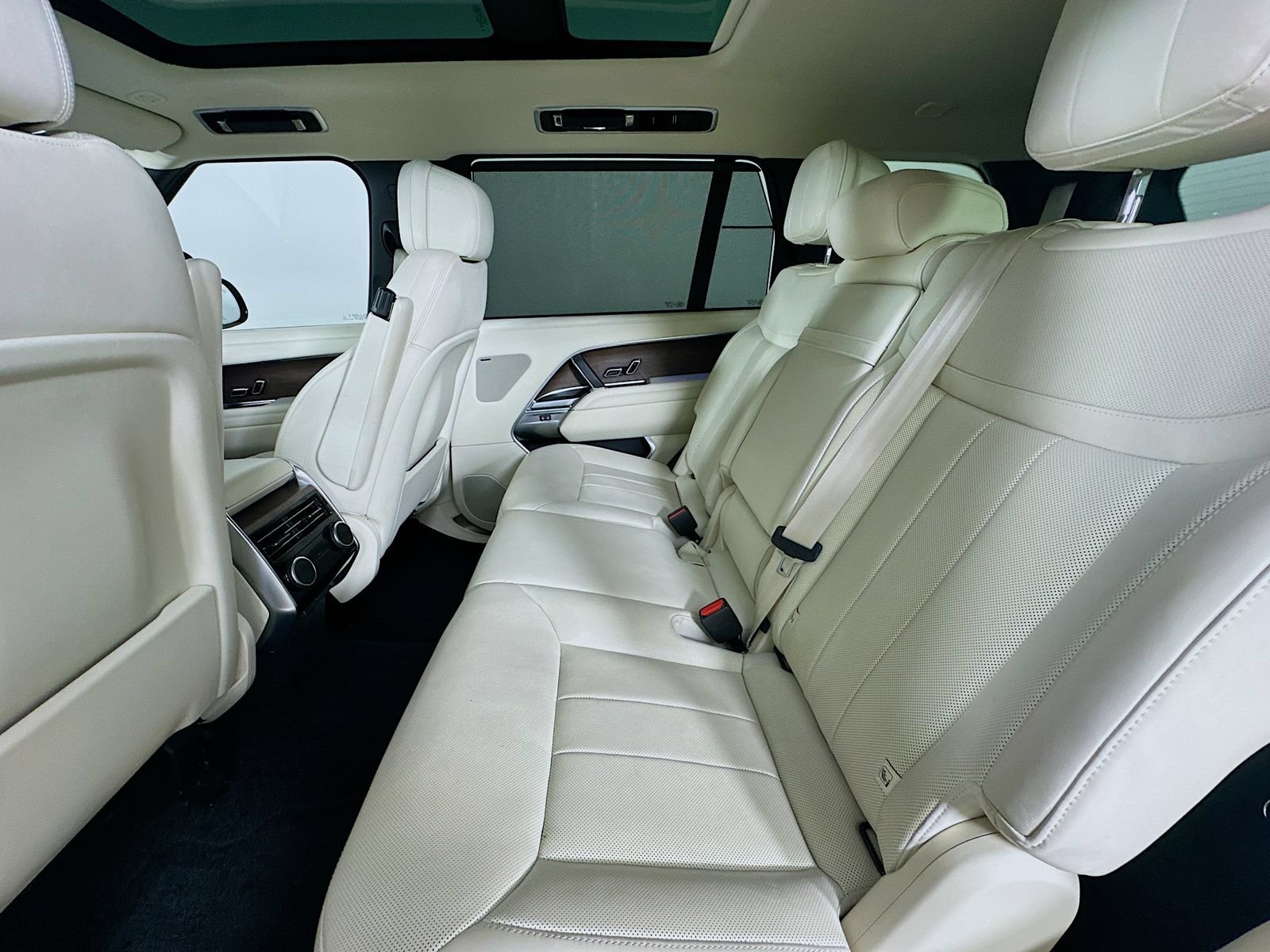 Used 2023 Land Rover Range Rover Long Wheelbase SE AWD/4WD image 38