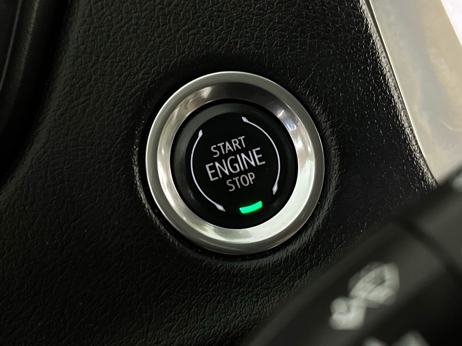 Used 2020 Cadillac XT4 Premium Luxury FWD image 24