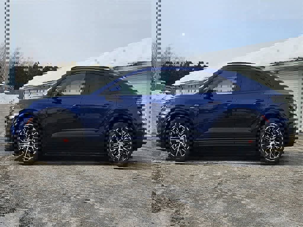Certified 2025 Porsche Macan 4S Electric image 2