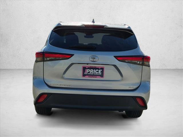 Used 2023 Toyota Highlander XLE FWD image 6