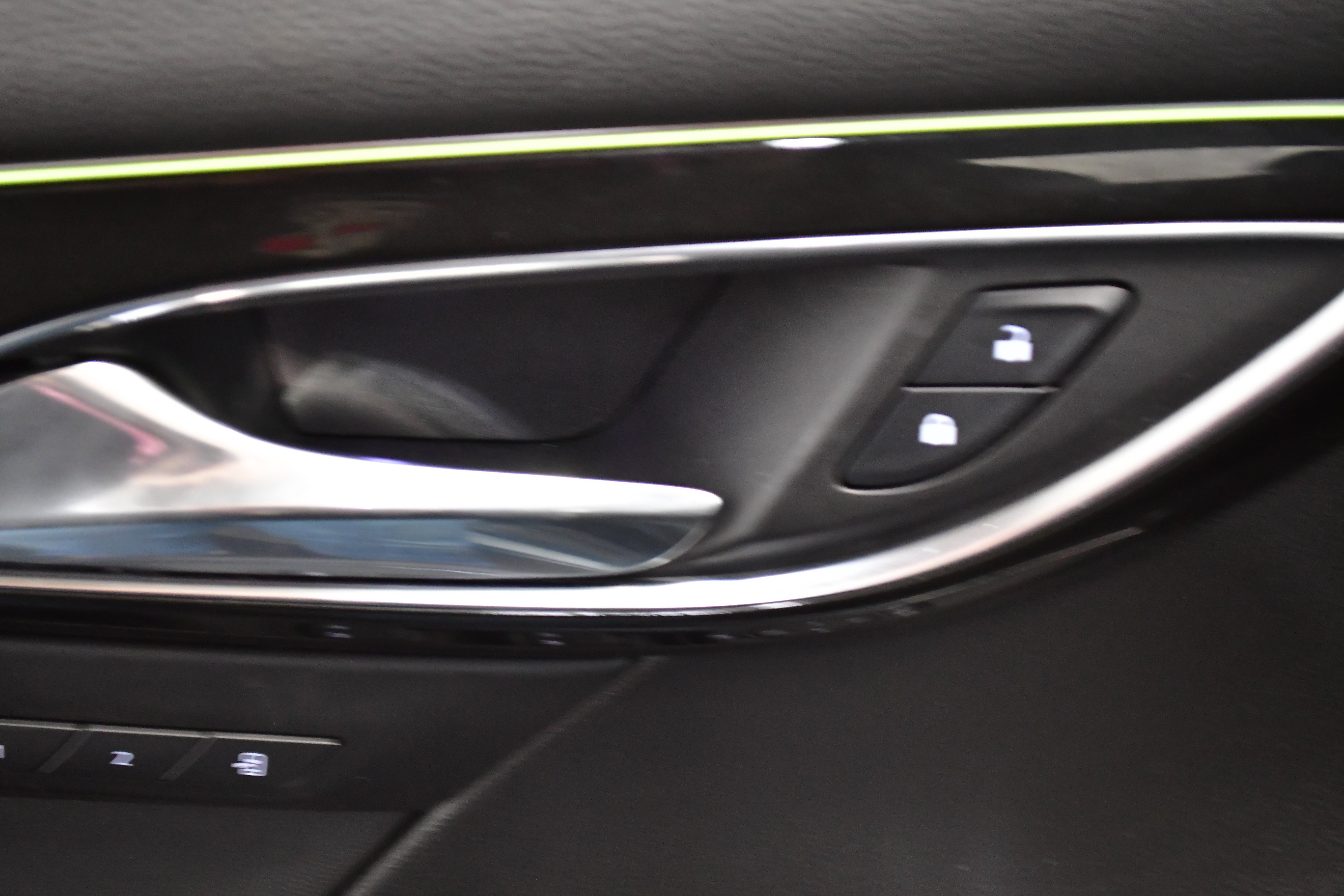 Used 2025 Buick Envision Preferred image 16