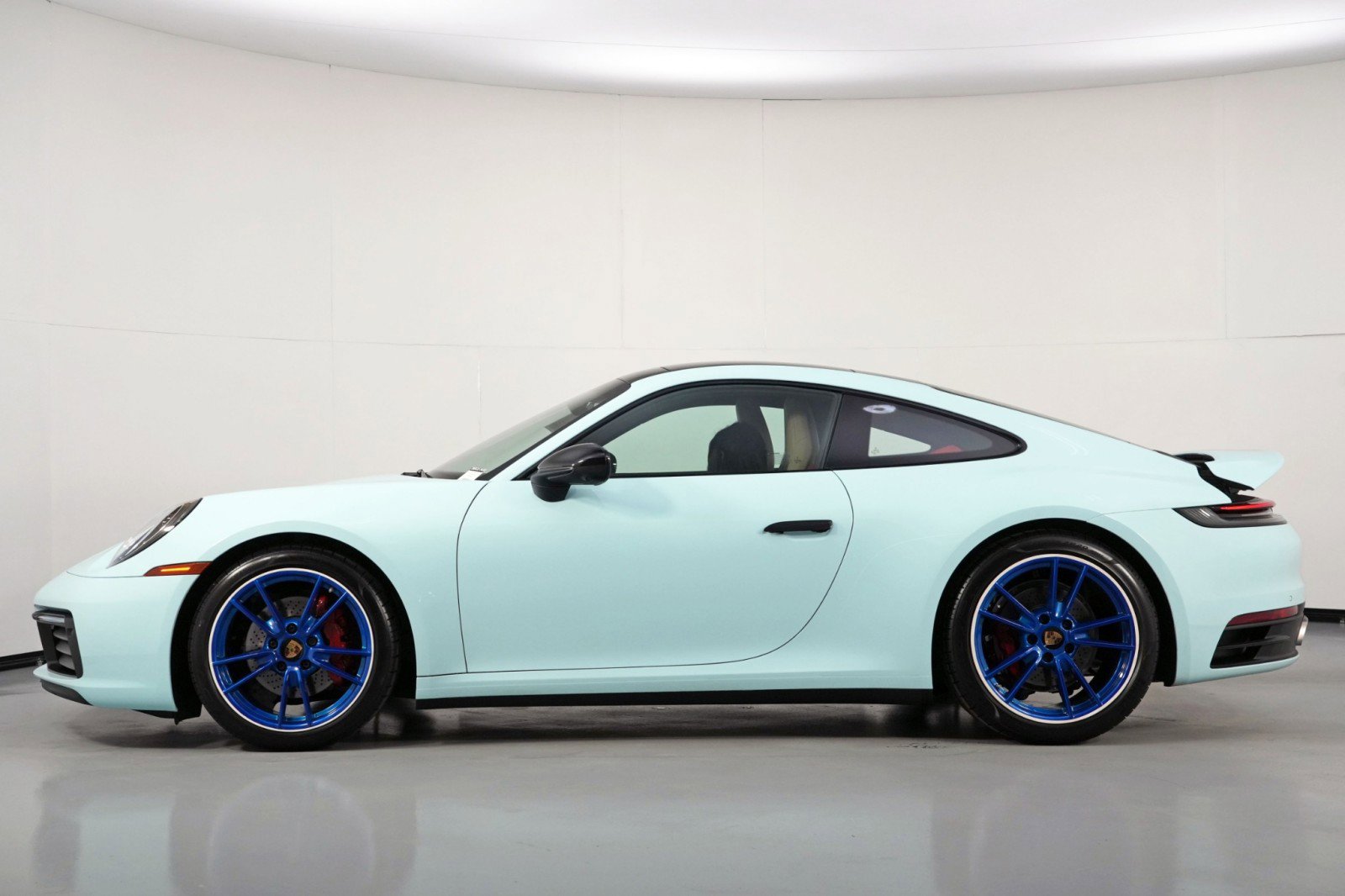 Used 2024 Porsche 911 Carrera image 9