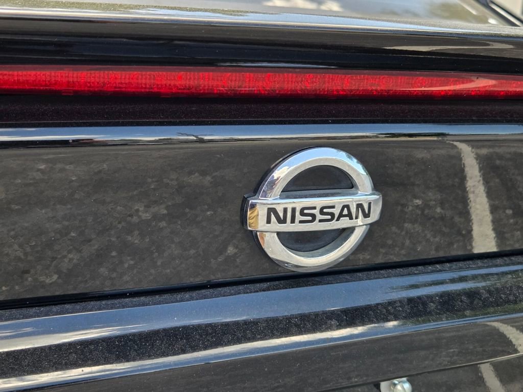 Used 2022 Nissan Maxima SR w/ Sport Mat Group FWD image 9