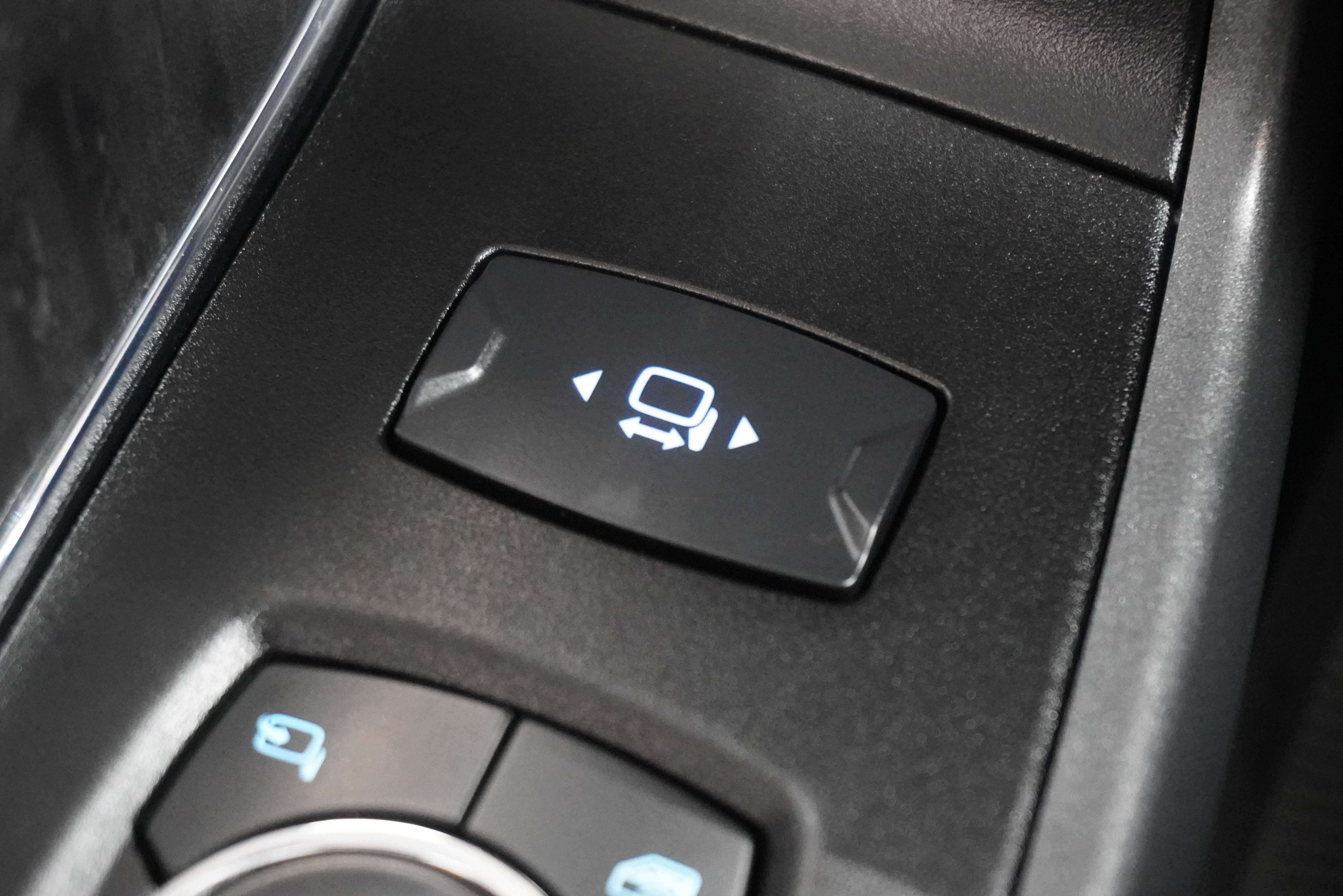 Used 2023 Ford F350 Lariat w/ Chrome Package image 29