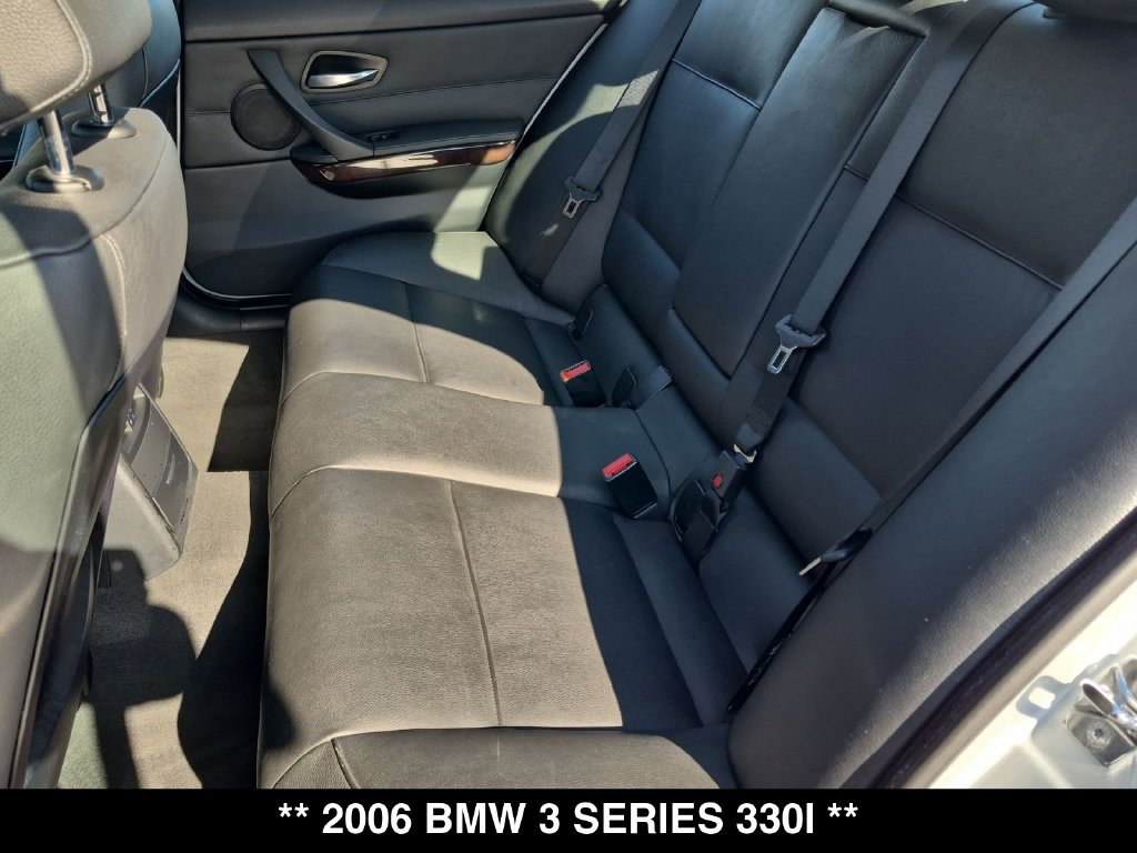 Used 2006 BMW 330i Sedan RWD image 3