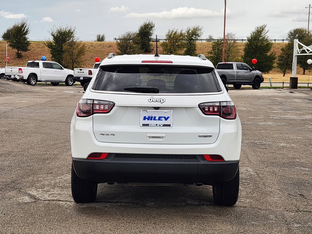 Used 2024 Jeep Compass Latitude AWD/4WD image 6