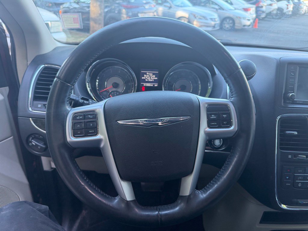 Used 2012 Chrysler Town & Country Touring-L w/ Driver Convenience Group FWD image 20