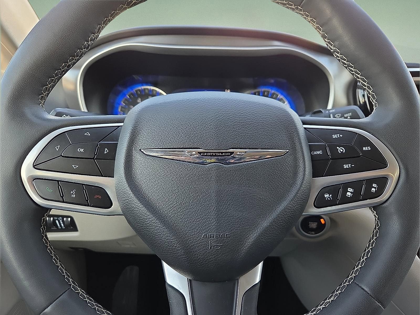 Used 2024 Chrysler Pacifica Touring-L image 24